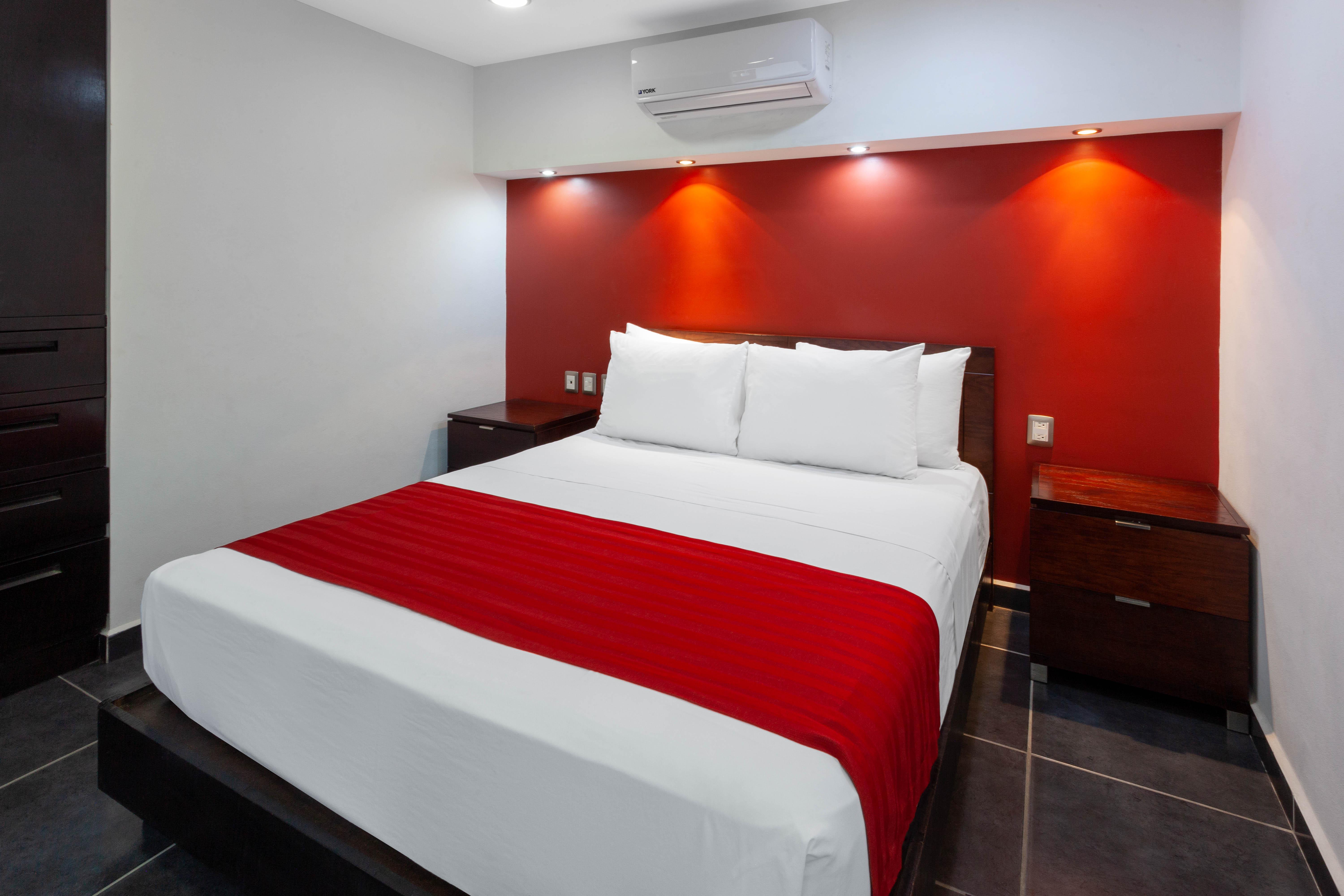 Ramada By Wyndham Acapulco Hotel & Suites Exterior photo