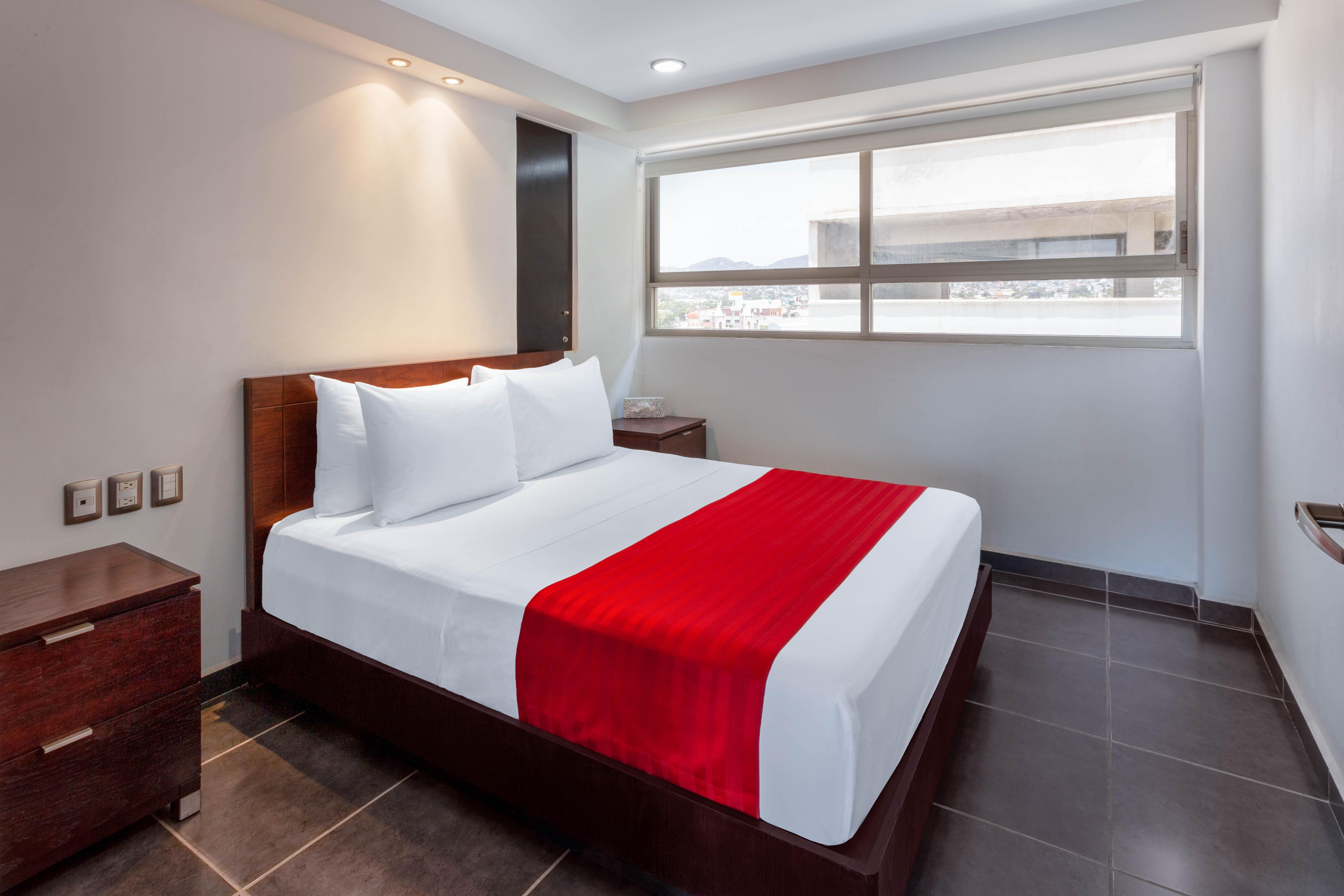 Ramada By Wyndham Acapulco Hotel & Suites Exterior photo